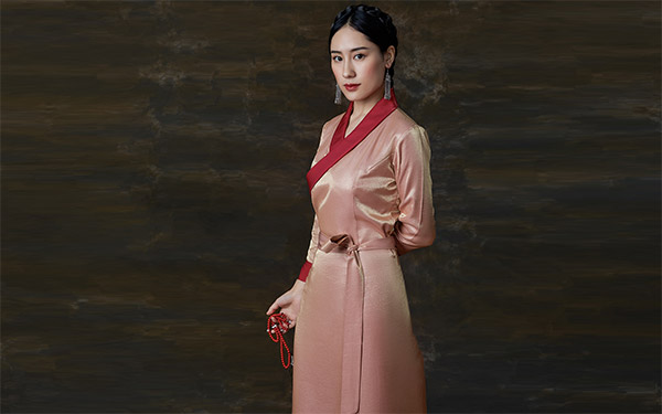 ���b����ν�(j��ng)�I��